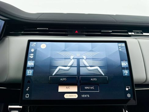 Used 2025 Land Rover Range Rover Sport Dynamic SE AWD/4WD image 25