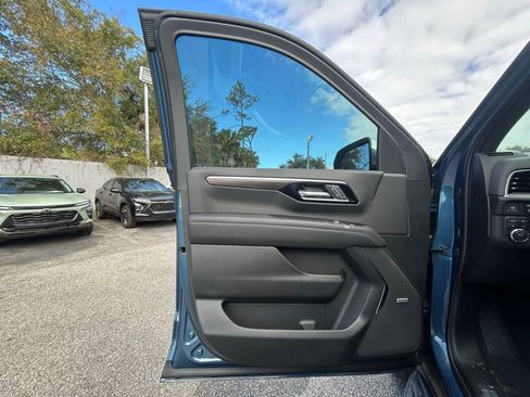 New 2026 Chevrolet Suburban Premier w/ Sun And Tow Package AWD/4WD image 28