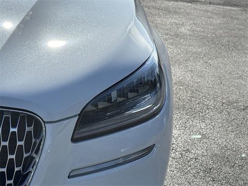 Used 2021 Lincoln Corsair FWD w/ Premium Package image 7