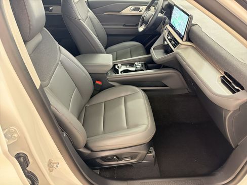 New 2026 Ford Explorer Active w/ Active Comfort Package RWD image 29