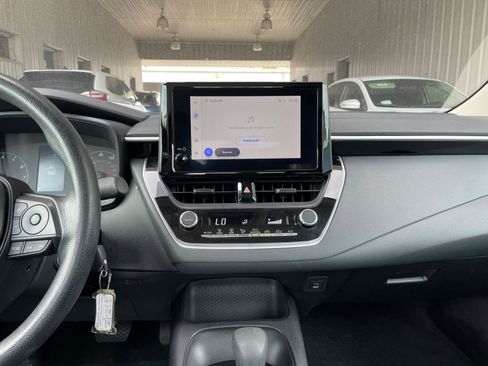 Used 2025 Toyota Corolla LE image 18