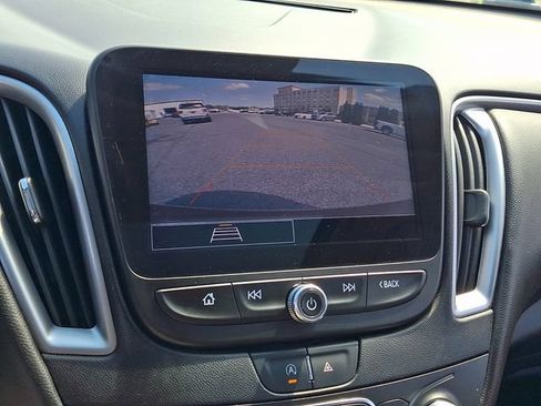 Used 2022 Chevrolet Malibu LT w/ Leather Package FWD image 18