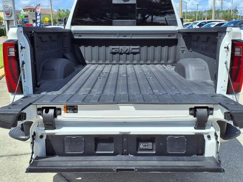 Used 2025 GMC Sierra 2500 Denali Ultimate AWD/4WD image 17