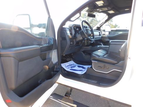 Used 2024 Ford F350 Platinum w/ FX4 Off-Road Package image 9
