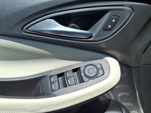 Used 2021 Buick Encore GX Preferred w/ Cold Weather Comfort Package AWD/4WD image 23