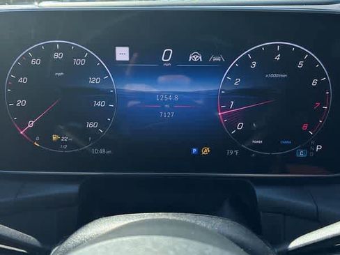 Used 2025 Mercedes-Benz GLC 300 4MATIC image 5