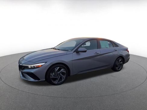 Used 2025 Hyundai Elantra SEL image 8