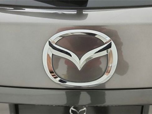 Used 2018 MAZDA MAZDA3 Touring image 12