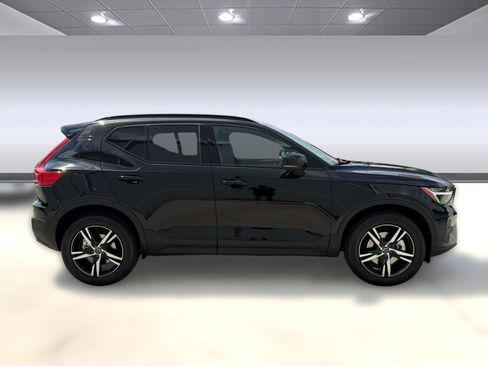 New 2026 Volvo XC40 B5 Core w/ Climate Package AWD/4WD image 8