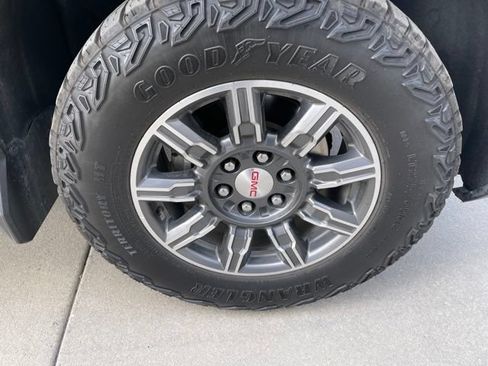 Certified 2024 GMC Sierra 1500 AT4 w/ Technology Package AWD/4WD image 23