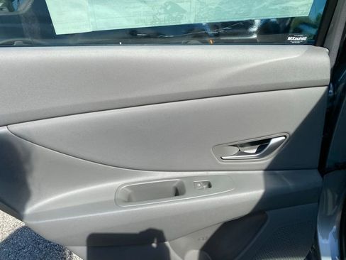 New 2025 Hyundai Elantra SEL image 30