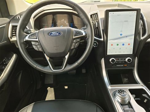 Used 2024 Ford Edge SEL image 13
