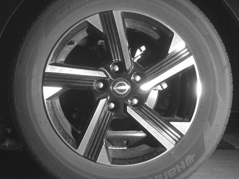Used 2025 Nissan Sentra SV FWD image 14