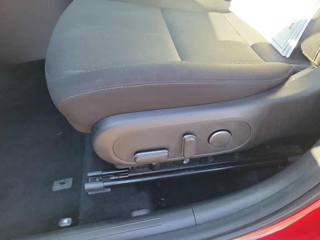 Used 2025 Hyundai Kona SEL FWD image 18