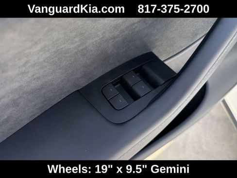 Used 2023 Tesla Model Y Long Range AWD/4WD image 17