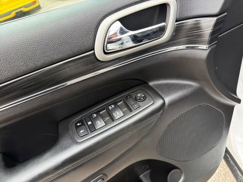 Used 2022 Jeep Grand Cherokee Limited image 13