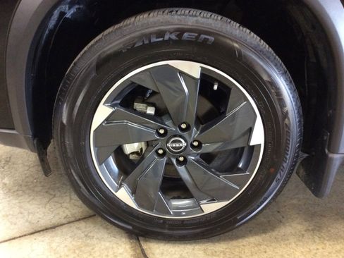 Used 2024 Nissan Rogue SV image 10