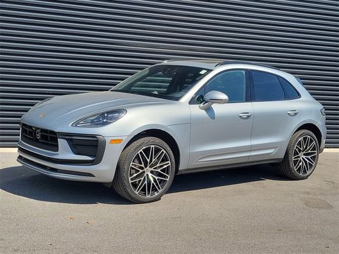 Used 2025 Porsche Macan image 1