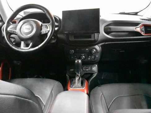 Used 2018 Jeep Renegade Trailhawk w/ Cold Weather Group II image 18