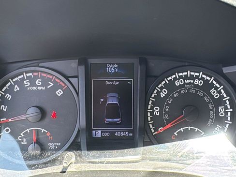 Used 2018 Toyota Tacoma SR RWD image 15