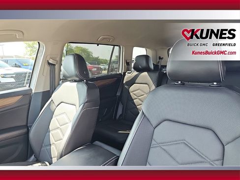 Used 2025 Volkswagen Atlas SE AWD/4WD image 12