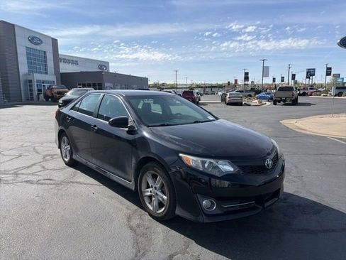 Used 2014 Toyota Camry SE FWD image 1