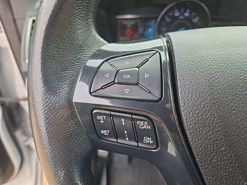 Used 2018 Ford Explorer XLT w/ Equipment Group 202A image 6