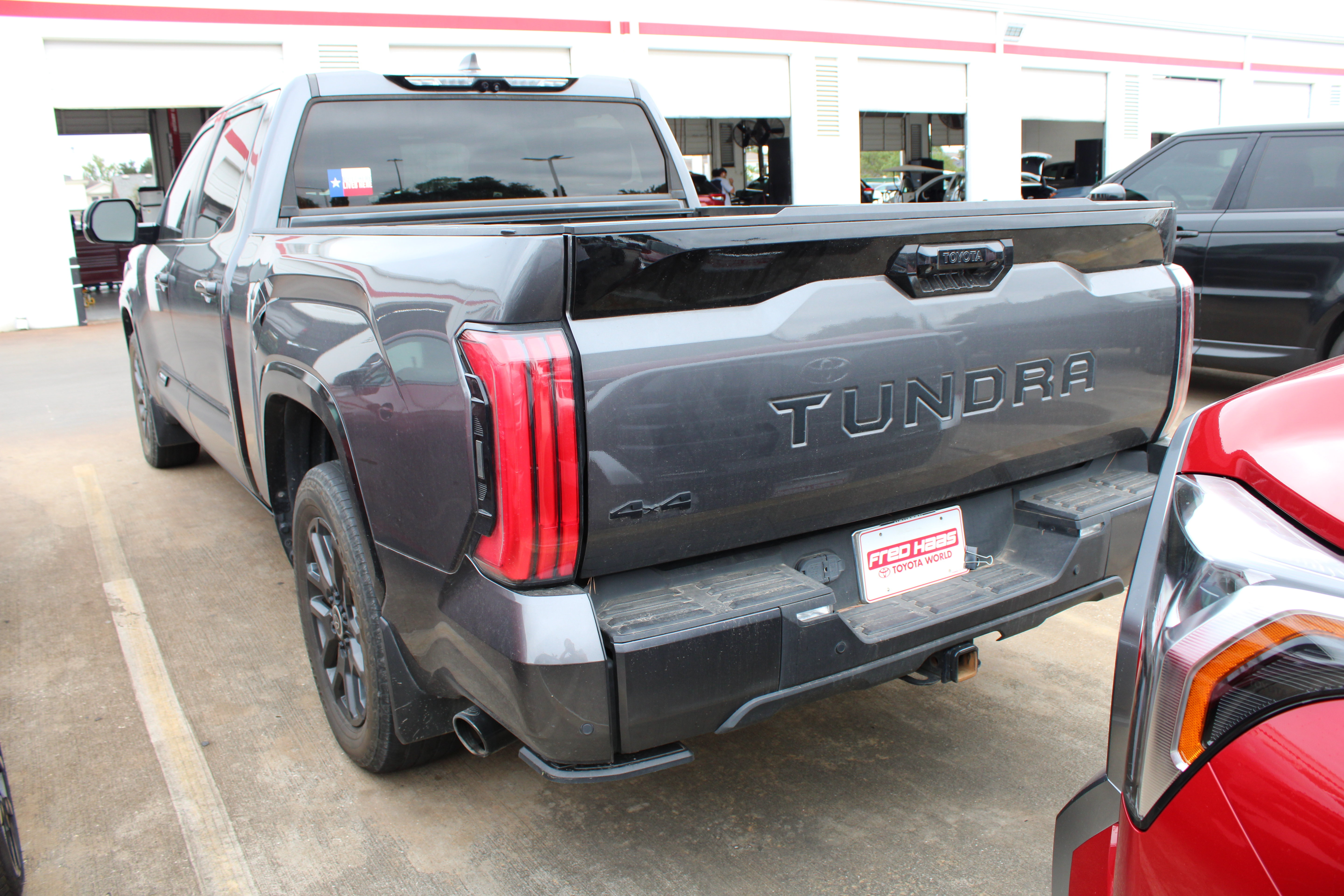Used 2024 Toyota Tundra Platinum AWD/4WD image 8