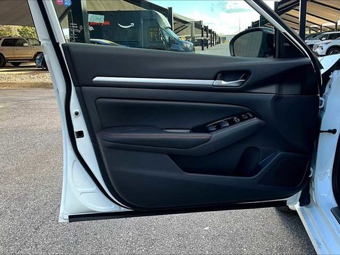 New 2025 Nissan Altima 2.5 SR image 13