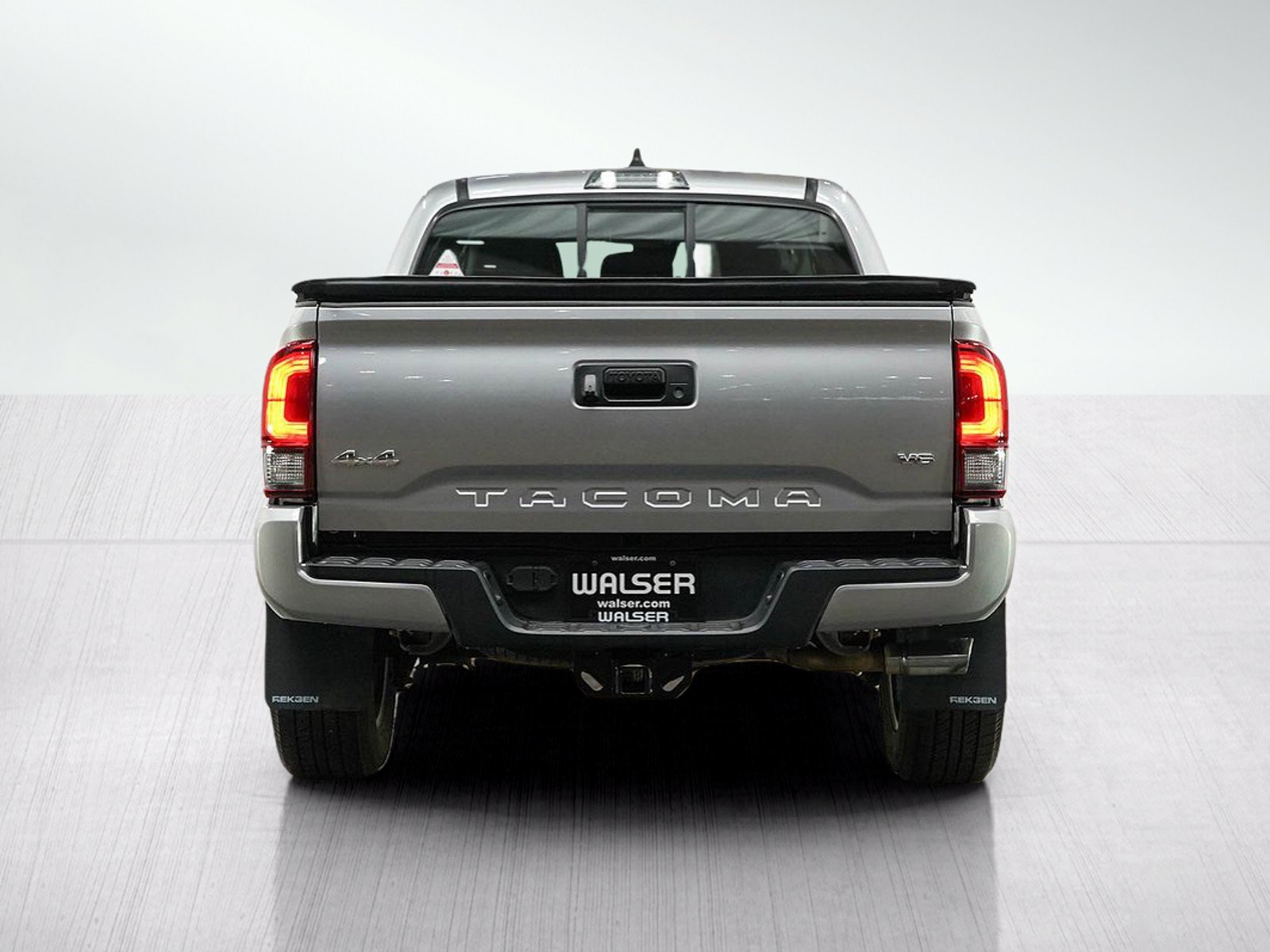 Used 2021 Toyota Tacoma SR AWD/4WD image 4
