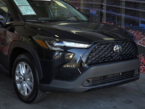 Certified 2024 Toyota Corolla Cross LE image 2