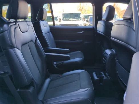 New 2025 Jeep Grand Cherokee L Altitude image 22