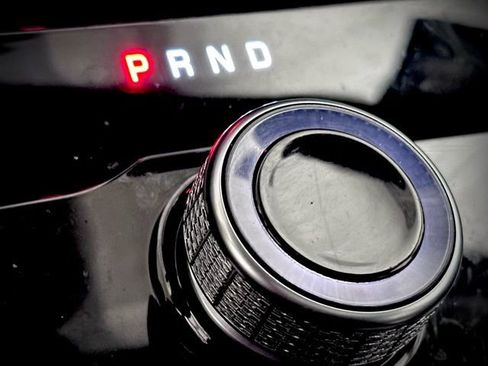 Used 2023 Jeep Grand Cherokee L Laredo image 11