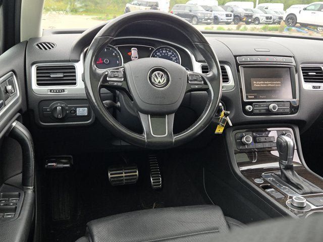 Used 2016 Volkswagen Touareg Sport AWD/4WD image 11