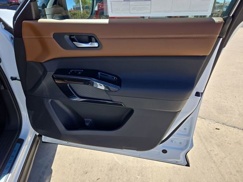 New 2026 Nissan Pathfinder Platinum image 23