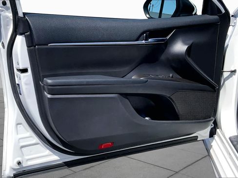 Used 2022 Toyota Camry SE w/ Carpet Mat Package (TMS) FWD image 21