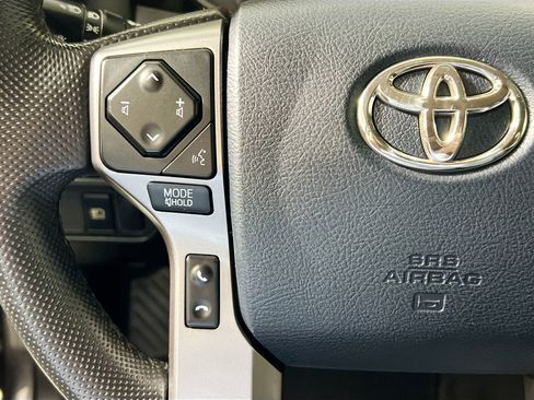 Used 2018 Toyota Tacoma SR5 image 18