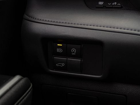 Used 2023 Toyota Highlander XLE FWD image 29