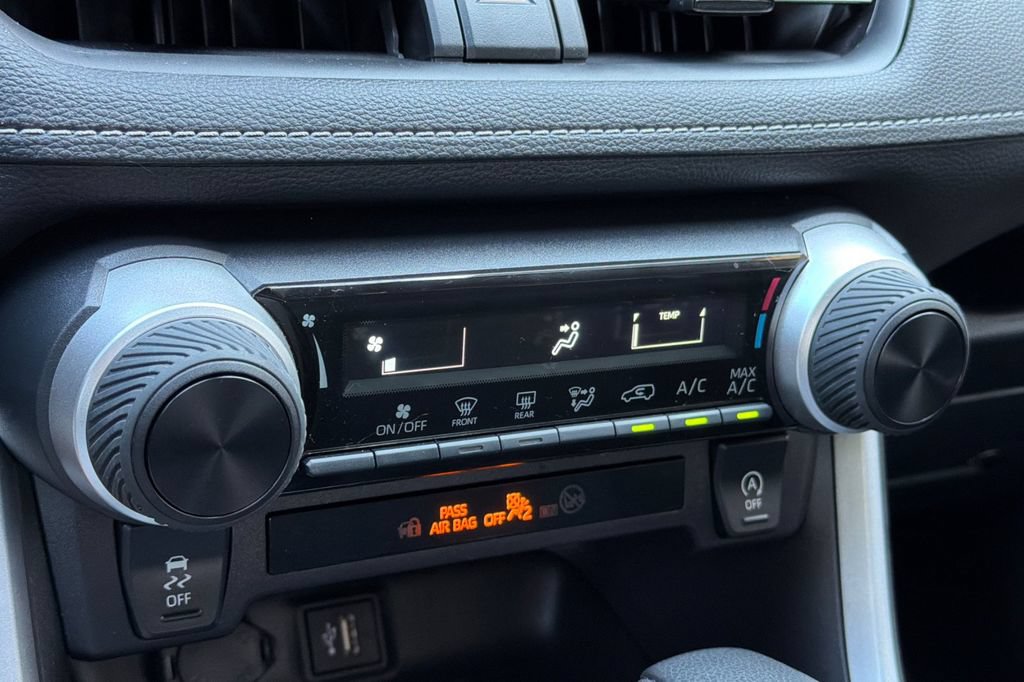 Used 2025 Toyota RAV4 LE AWD/4WD image 17