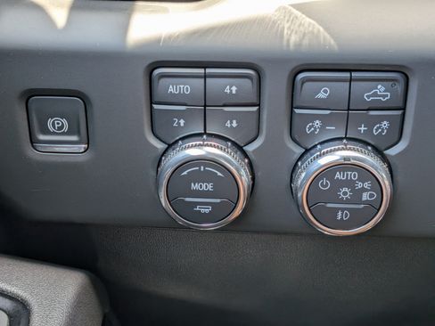 Certified 2025 GMC Sierra 1500 AT4 w/ AT4 Premium Package AWD/4WD image 25