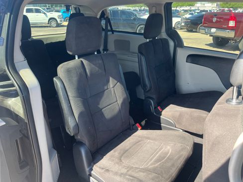 Used 2012 Dodge Grand Caravan SXT FWD image 18