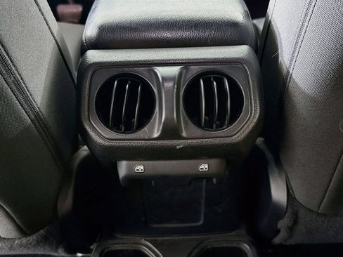 Used 2018 Jeep Wrangler Unlimited Sport S AWD/4WD image 23