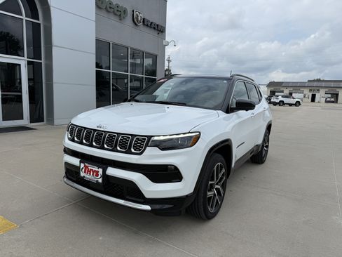 Used 2025 Jeep Compass Limited w/ Elite Group AWD/4WD image 31