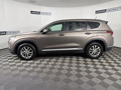 Used 2019 Hyundai Santa Fe SE image 2