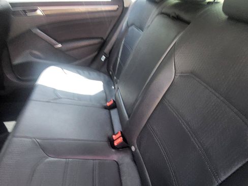 Used 2016 Volkswagen Passat 1.8T SE FWD image 34