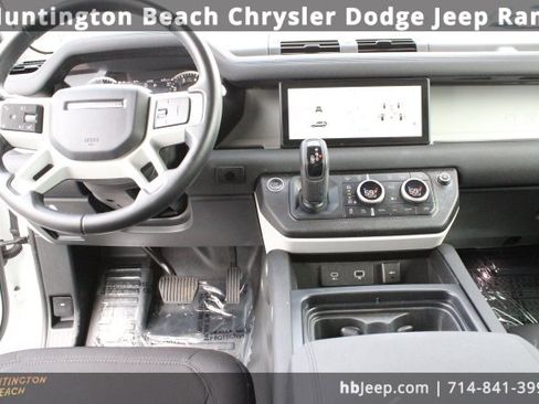 Used 2021 Land Rover Defender 110 image 11