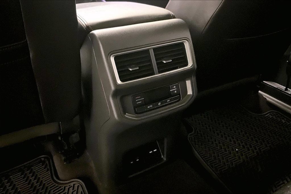 Used 2024 Volkswagen Atlas Peak Edition SE AWD/4WD image 10
