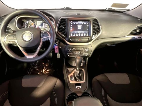 Used 2018 Jeep Cherokee Latitude FWD image 16