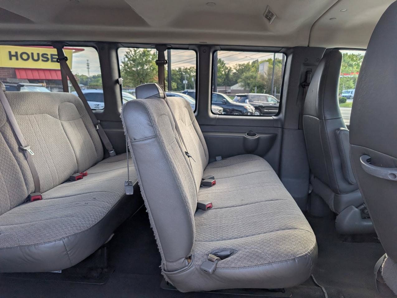 Used 2017 Chevrolet Express 3500 LT w/ LT Preferred Equipment Group RWD image 17