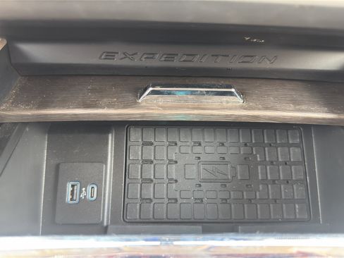 Used 2023 Ford Expedition Limited RWD image 33